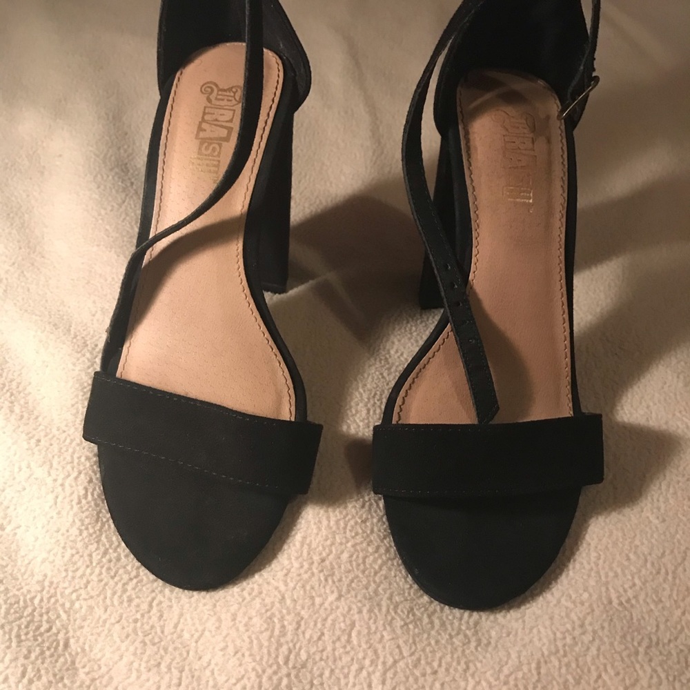 Don’t wear heels so decided to sell them